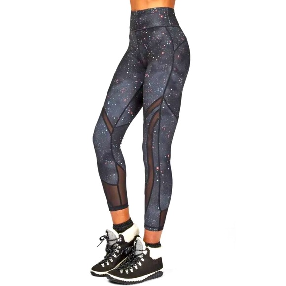 🆕 Sweaty Betty Women's Reversible Mesh Yoga "Space Race Ditsy Star' Leggin… - Picture 1 of 12